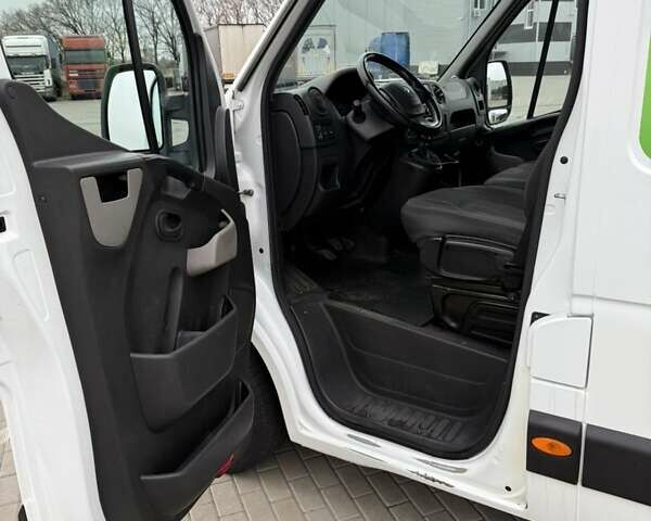 Белый Рено Мастер, объемом двигателя 2.3 л и пробегом 400 тыс. км за 12500 $, фото 5 на Automoto.ua