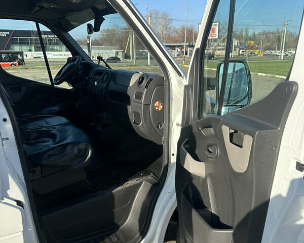 Белый Рено Мастер, объемом двигателя 2.3 л и пробегом 107 тыс. км за 19500 $, фото 6 на Automoto.ua