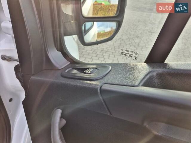 Белый Рено Мастер, объемом двигателя 2.3 л и пробегом 200 тыс. км за 14499 $, фото 27 на Automoto.ua