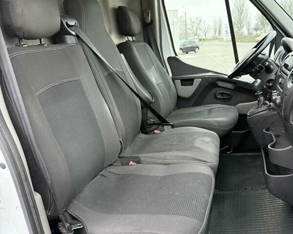 Белый Рено Мастер, объемом двигателя 2.3 л и пробегом 400 тыс. км за 12500 $, фото 9 на Automoto.ua