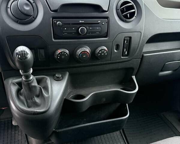 Белый Рено Мастер, объемом двигателя 2.3 л и пробегом 400 тыс. км за 12500 $, фото 10 на Automoto.ua