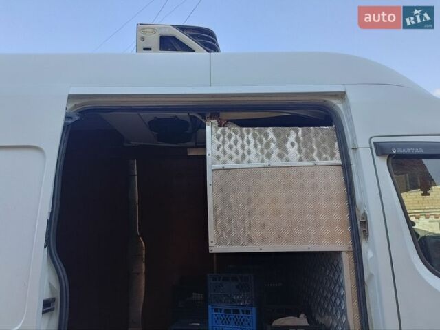 Белый Рено Мастер, объемом двигателя 2.5 л и пробегом 380 тыс. км за 17999 $, фото 6 на Automoto.ua