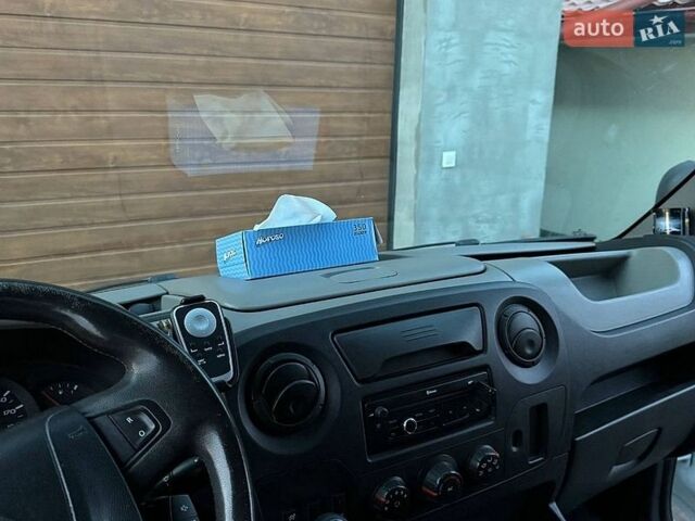 Белый Рено Мастер, объемом двигателя 2.3 л и пробегом 402 тыс. км за 12900 $, фото 13 на Automoto.ua
