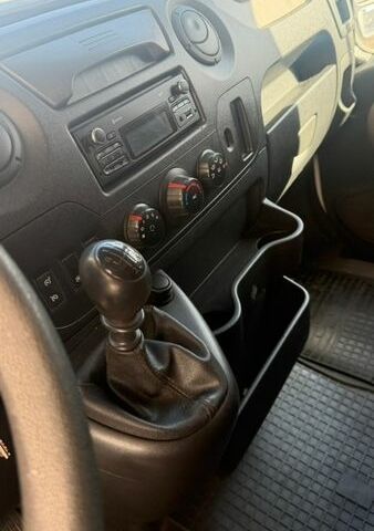 Белый Рено Мастер, объемом двигателя 2.3 л и пробегом 235 тыс. км за 17777 $, фото 11 на Automoto.ua