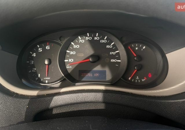 Белый Рено Мастер, объемом двигателя 2.3 л и пробегом 235 тыс. км за 17777 $, фото 9 на Automoto.ua