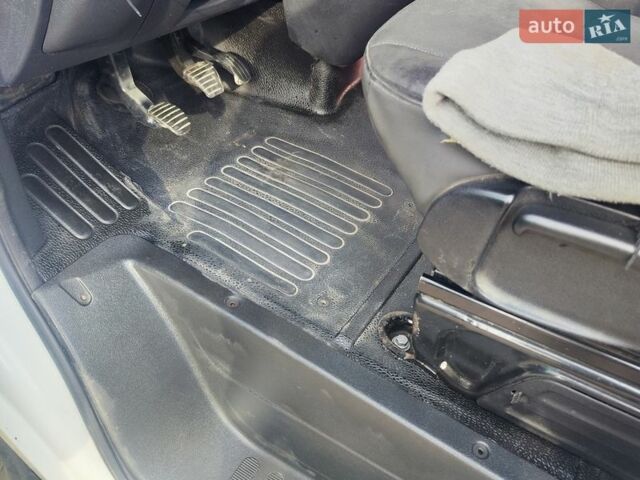 Белый Рено Мастер, объемом двигателя 2.3 л и пробегом 340 тыс. км за 12500 $, фото 13 на Automoto.ua