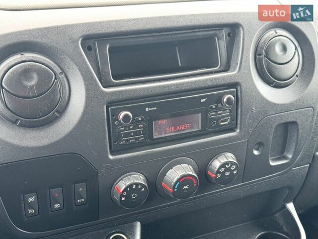 Белый Рено Мастер, объемом двигателя 0 л и пробегом 215 тыс. км за 16500 $, фото 13 на Automoto.ua