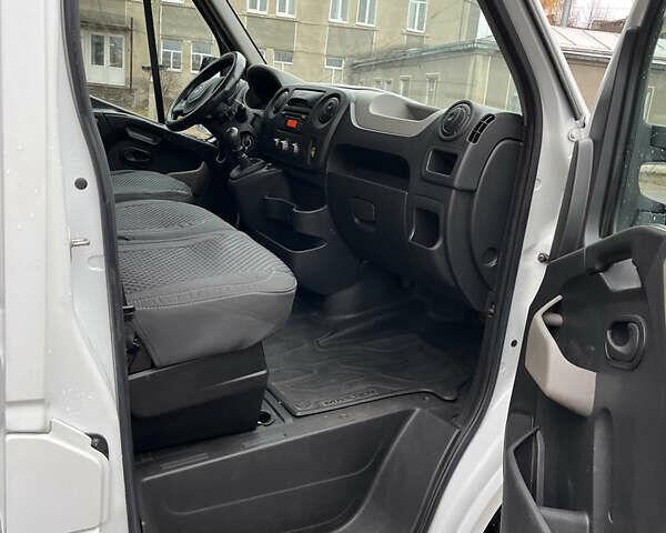 Белый Рено Мастер, объемом двигателя 2.3 л и пробегом 218 тыс. км за 14500 $, фото 10 на Automoto.ua