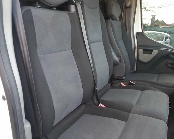 Белый Рено Мастер, объемом двигателя 2.3 л и пробегом 305 тыс. км за 14500 $, фото 16 на Automoto.ua