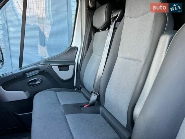 Белый Рено Мастер, объемом двигателя 2.3 л и пробегом 225 тыс. км за 16500 $, фото 69 на Automoto.ua