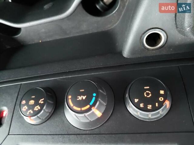 Белый Рено Мастер, объемом двигателя 2.3 л и пробегом 256 тыс. км за 12900 $, фото 16 на Automoto.ua