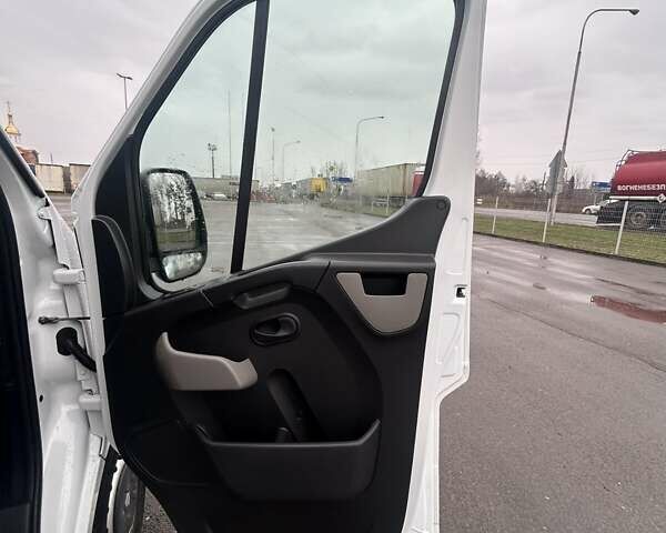 Белый Рено Мастер, объемом двигателя 2.3 л и пробегом 290 тыс. км за 13000 $, фото 14 на Automoto.ua