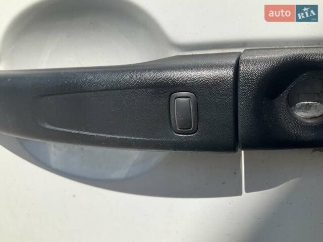 Белый Рено Мастер, объемом двигателя 2.3 л и пробегом 289 тыс. км за 12300 $, фото 6 на Automoto.ua