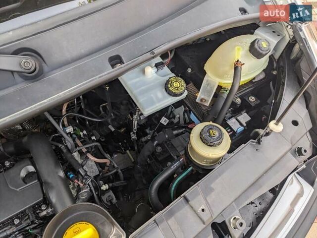 Белый Рено Мастер, объемом двигателя 2.3 л и пробегом 300 тыс. км за 15000 $, фото 2 на Automoto.ua