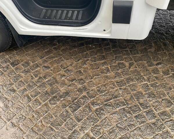 Белый Рено Мастер, объемом двигателя 2.3 л и пробегом 505 тыс. км за 16900 $, фото 14 на Automoto.ua