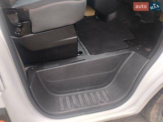 Белый Рено Мастер, объемом двигателя 2.3 л и пробегом 243 тыс. км за 14300 $, фото 19 на Automoto.ua