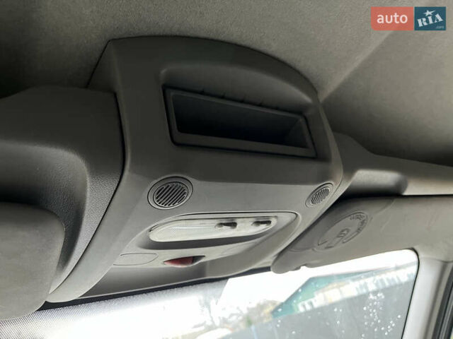 Белый Рено Мастер, объемом двигателя 2.3 л и пробегом 218 тыс. км за 14500 $, фото 3 на Automoto.ua