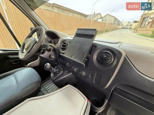 Белый Рено Мастер, объемом двигателя 2.3 л и пробегом 183 тыс. км за 17500 $, фото 73 на Automoto.ua