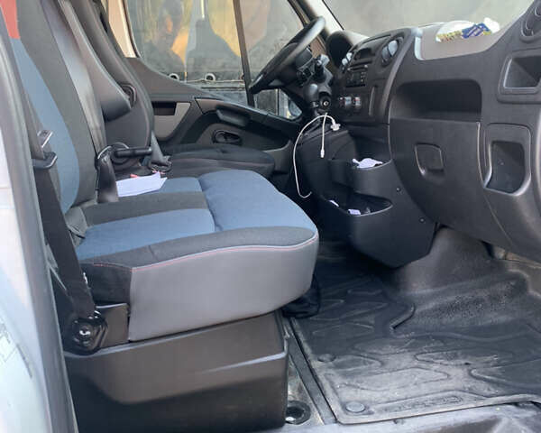 Белый Рено Мастер, объемом двигателя 2.3 л и пробегом 201 тыс. км за 14500 $, фото 17 на Automoto.ua