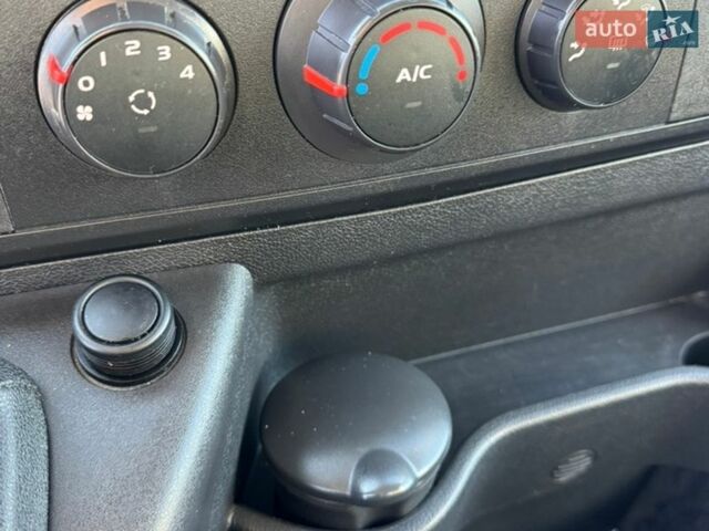 Белый Рено Мастер, объемом двигателя 2.3 л и пробегом 544 тыс. км за 15000 $, фото 22 на Automoto.ua