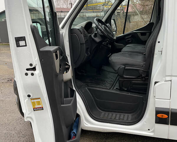 Белый Рено Мастер, объемом двигателя 2.3 л и пробегом 218 тыс. км за 14500 $, фото 13 на Automoto.ua