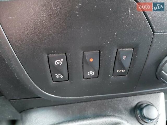 Белый Рено Мастер, объемом двигателя 2.3 л и пробегом 252 тыс. км за 12900 $, фото 24 на Automoto.ua