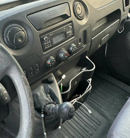 Рено Мастер 2016 в Владимир-Волынский на Automoto.ua Белый Рено Мастер, объемом двигателя 2.3 л и пробегом 385 тыс. км за 13500 $, фото 9 на Automoto.ua