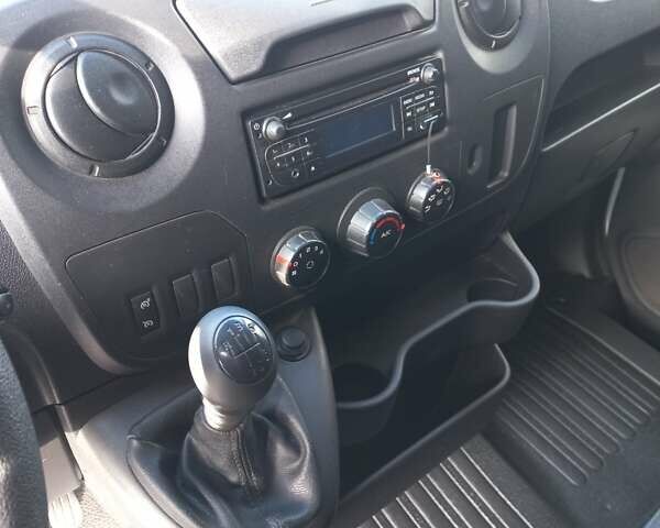 Белый Рено Мастер, объемом двигателя 2.3 л и пробегом 305 тыс. км за 14000 $, фото 10 на Automoto.ua