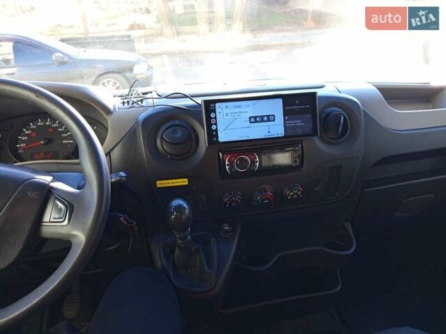 Белый Рено Мастер, объемом двигателя 2.3 л и пробегом 330 тыс. км за 12450 $, фото 5 на Automoto.ua