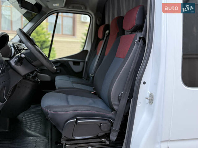 Белый Рено Мастер, объемом двигателя 2.3 л и пробегом 183 тыс. км за 17500 $, фото 94 на Automoto.ua