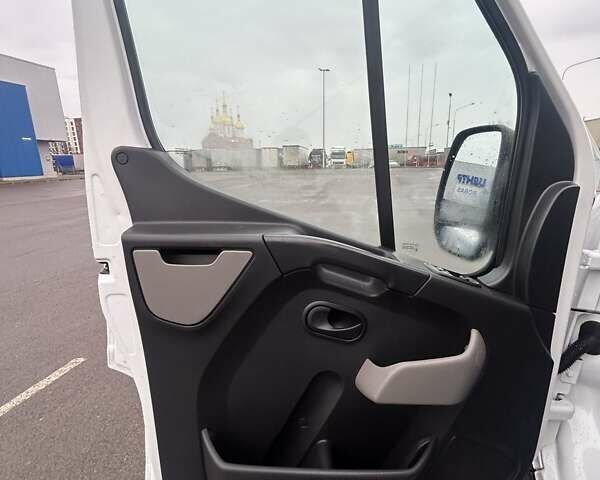 Белый Рено Мастер, объемом двигателя 2.3 л и пробегом 290 тыс. км за 13000 $, фото 7 на Automoto.ua