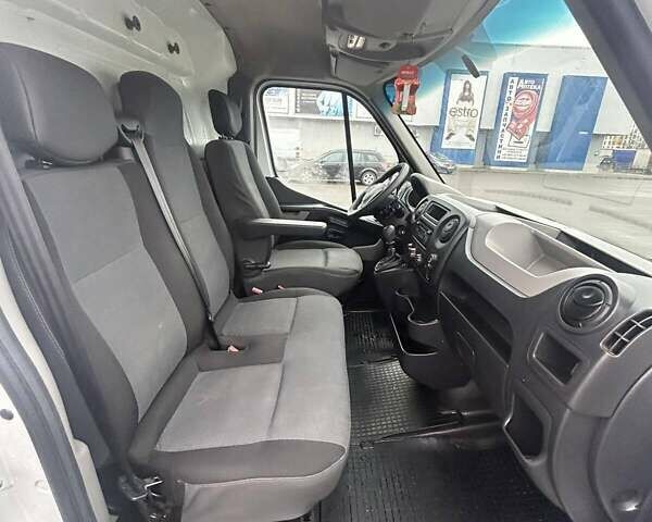 Белый Рено Мастер, объемом двигателя 2.3 л и пробегом 290 тыс. км за 13000 $, фото 6 на Automoto.ua