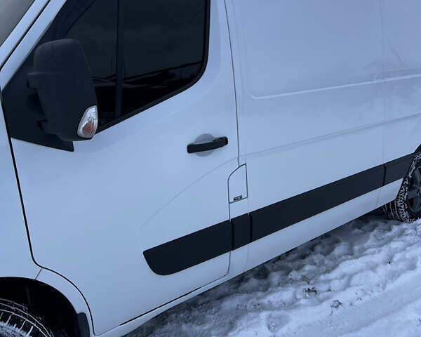 Белый Рено Мастер, объемом двигателя 2.3 л и пробегом 400 тыс. км за 16800 $, фото 2 на Automoto.ua
