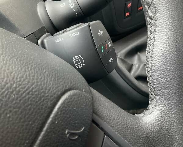 Белый Рено Мастер, объемом двигателя 2.3 л и пробегом 289 тыс. км за 12300 $, фото 9 на Automoto.ua