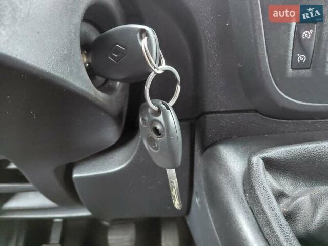 Белый Рено Мастер, объемом двигателя 2.3 л и пробегом 252 тыс. км за 12900 $, фото 23 на Automoto.ua