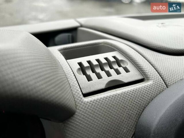 Белый Рено Мастер, объемом двигателя 2.3 л и пробегом 387 тыс. км за 13990 $, фото 18 на Automoto.ua