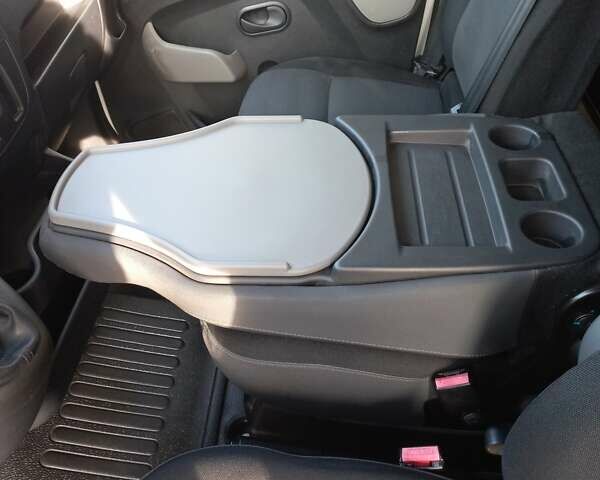 Белый Рено Мастер, объемом двигателя 2.3 л и пробегом 305 тыс. км за 14000 $, фото 11 на Automoto.ua