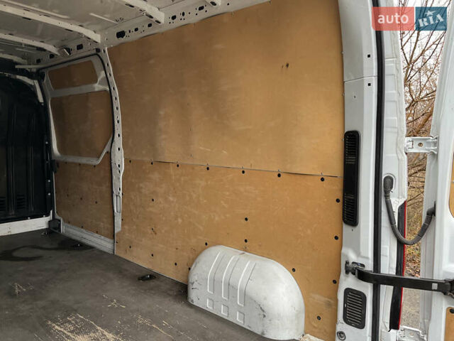 Белый Рено Мастер, объемом двигателя 2.3 л и пробегом 218 тыс. км за 14500 $, фото 21 на Automoto.ua
