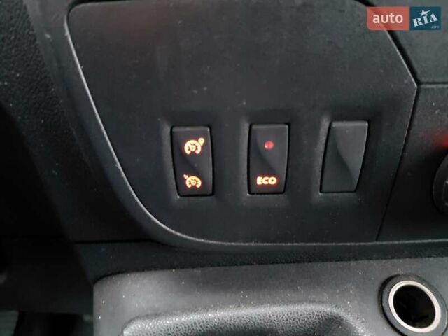 Белый Рено Мастер, объемом двигателя 2.3 л и пробегом 256 тыс. км за 12900 $, фото 15 на Automoto.ua