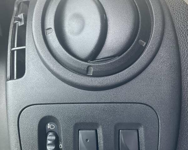 Белый Рено Мастер, объемом двигателя 2.3 л и пробегом 289 тыс. км за 12300 $, фото 11 на Automoto.ua