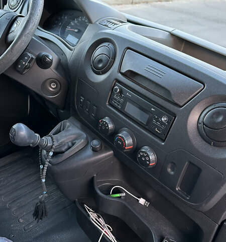 Рено Мастер 2016 в Владимир-Волынский на Automoto.ua Белый Рено Мастер, объемом двигателя 2.3 л и пробегом 385 тыс. км за 13500 $, фото 10 на Automoto.ua