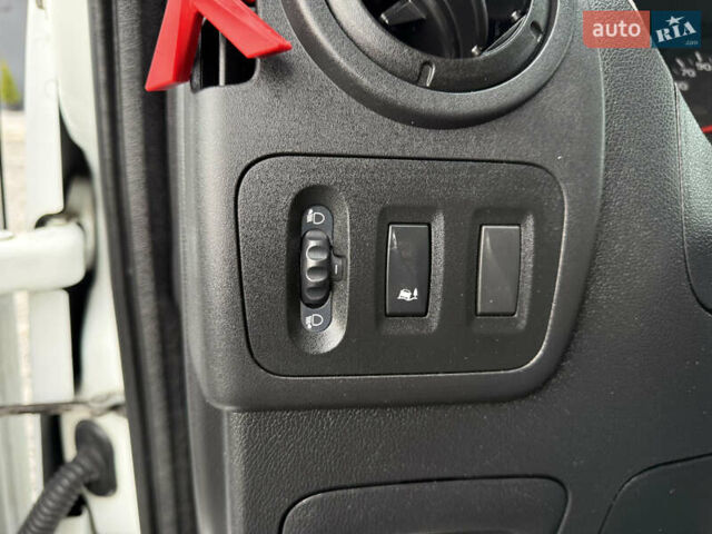 Білий Рено Мастєр, об'ємом двигуна 2.3 л та пробігом 238 тис. км за 11500 $, фото 14 на Automoto.ua