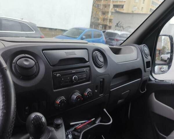 Белый Рено Мастер, объемом двигателя 2.3 л и пробегом 350 тыс. км за 15000 $, фото 11 на Automoto.ua