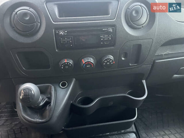 Белый Рено Мастер, объемом двигателя 2.3 л и пробегом 416 тыс. км за 14500 $, фото 24 на Automoto.ua