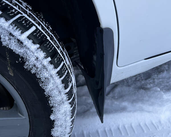 Белый Рено Мастер, объемом двигателя 2.3 л и пробегом 400 тыс. км за 16800 $, фото 3 на Automoto.ua