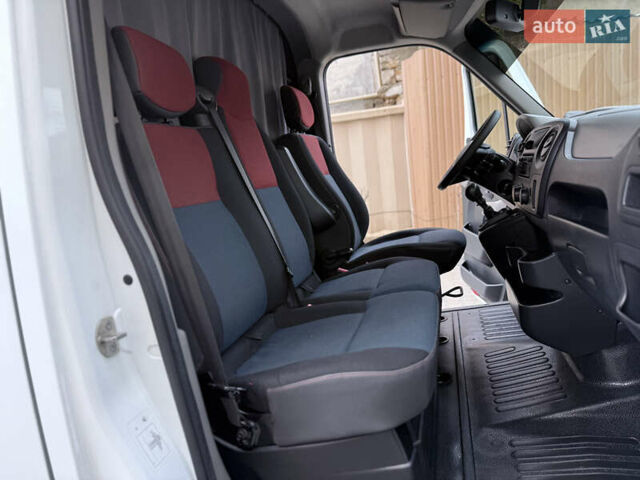 Белый Рено Мастер, объемом двигателя 2.3 л и пробегом 183 тыс. км за 17500 $, фото 87 на Automoto.ua