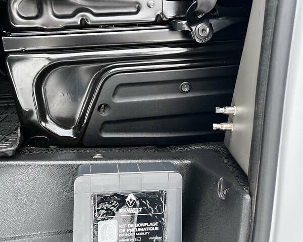 Белый Рено Мастер, объемом двигателя 2.3 л и пробегом 400 тыс. км за 16800 $, фото 26 на Automoto.ua