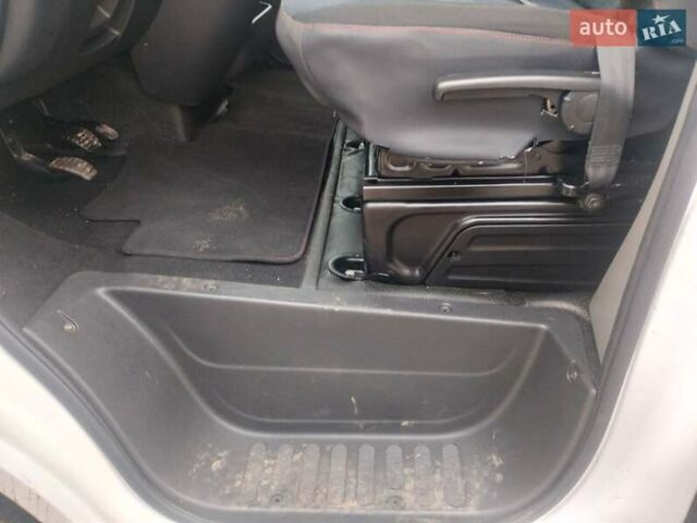 Белый Рено Мастер, объемом двигателя 2.3 л и пробегом 243 тыс. км за 14300 $, фото 13 на Automoto.ua