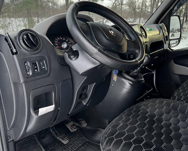 Белый Рено Мастер, объемом двигателя 2.3 л и пробегом 400 тыс. км за 16800 $, фото 24 на Automoto.ua