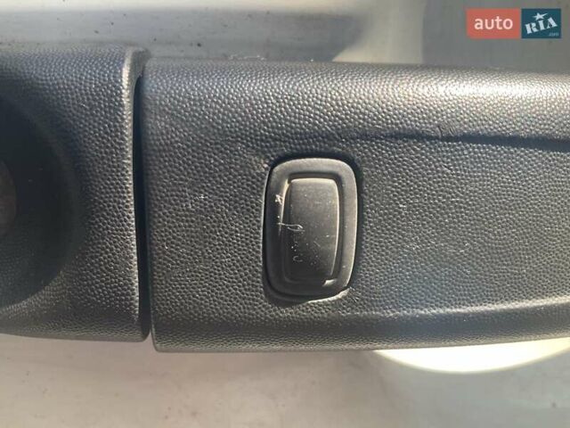 Белый Рено Мастер, объемом двигателя 2.3 л и пробегом 289 тыс. км за 12300 $, фото 8 на Automoto.ua